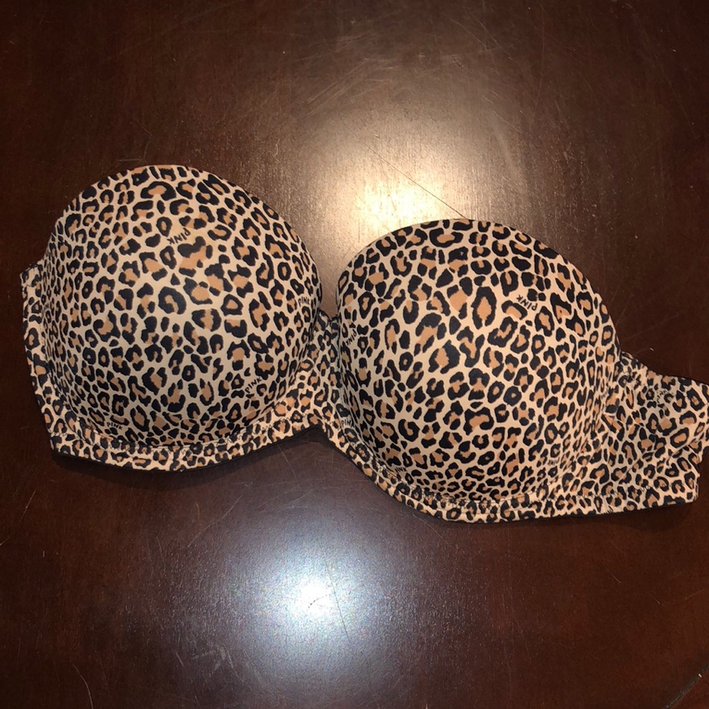 Strapless leopard print bra